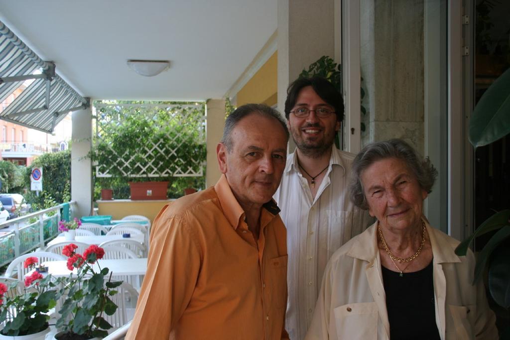 Hotel Vienna Σενιγκάλια Εξωτερικό φωτογραφία