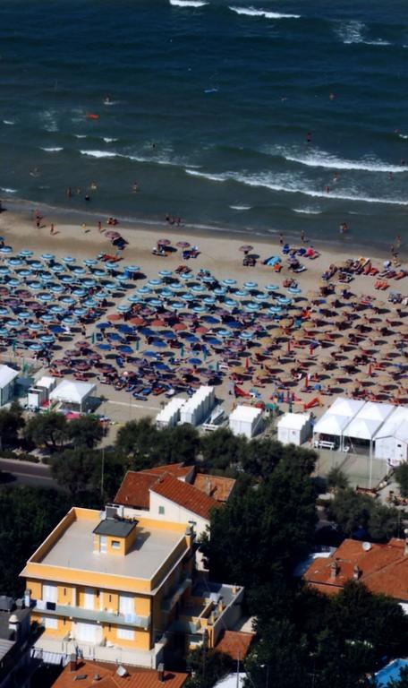 Hotel Vienna Σενιγκάλια Εξωτερικό φωτογραφία