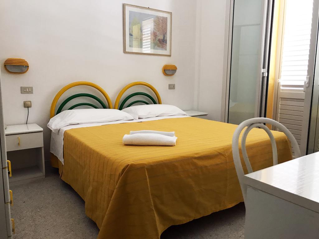 Hotel Vienna Σενιγκάλια Εξωτερικό φωτογραφία