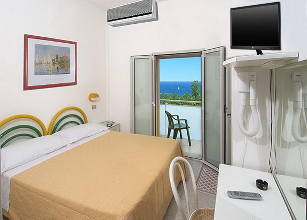 Hotel Vienna Σενιγκάλια Δωμάτιο φωτογραφία